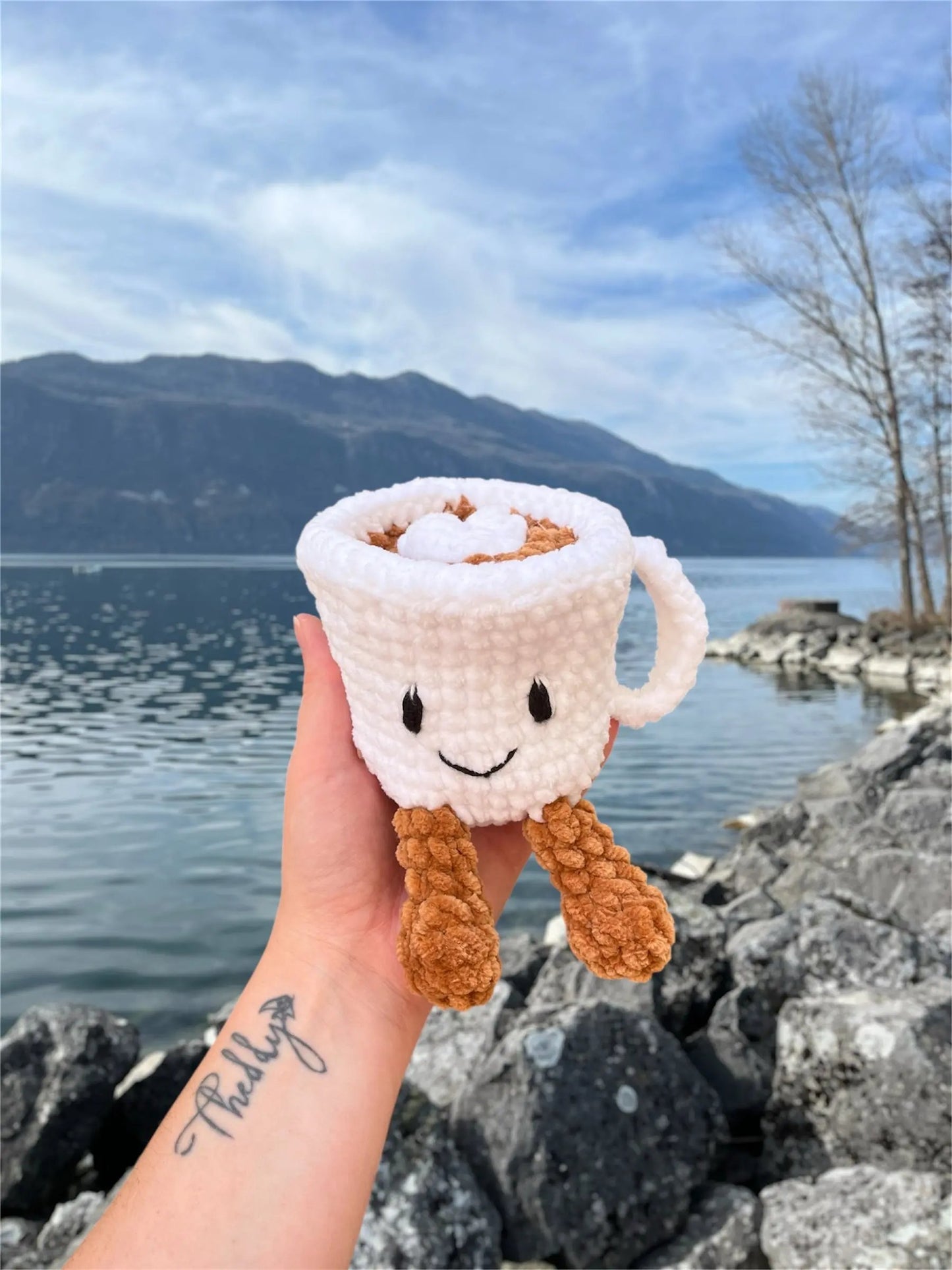 Chocolat chaud - Peluche en crochet éco-responsable | Lysorea